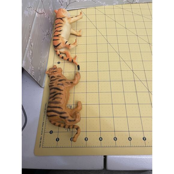 Zoo Animal Figure Lot Of 7 Tiger Giraffe Sloth Panda Bear Polar - Picture 4 of 5